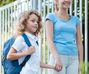Ratgeber 10 Tipps sicherer Schulweg Schuhe Schulweg üben Selbstständigkeit
