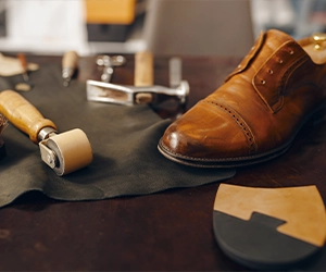 Wenn alles nichts hilft: Schuhe weiten beim Schuster Ratgeber Schuhe weiten Schuster professionell