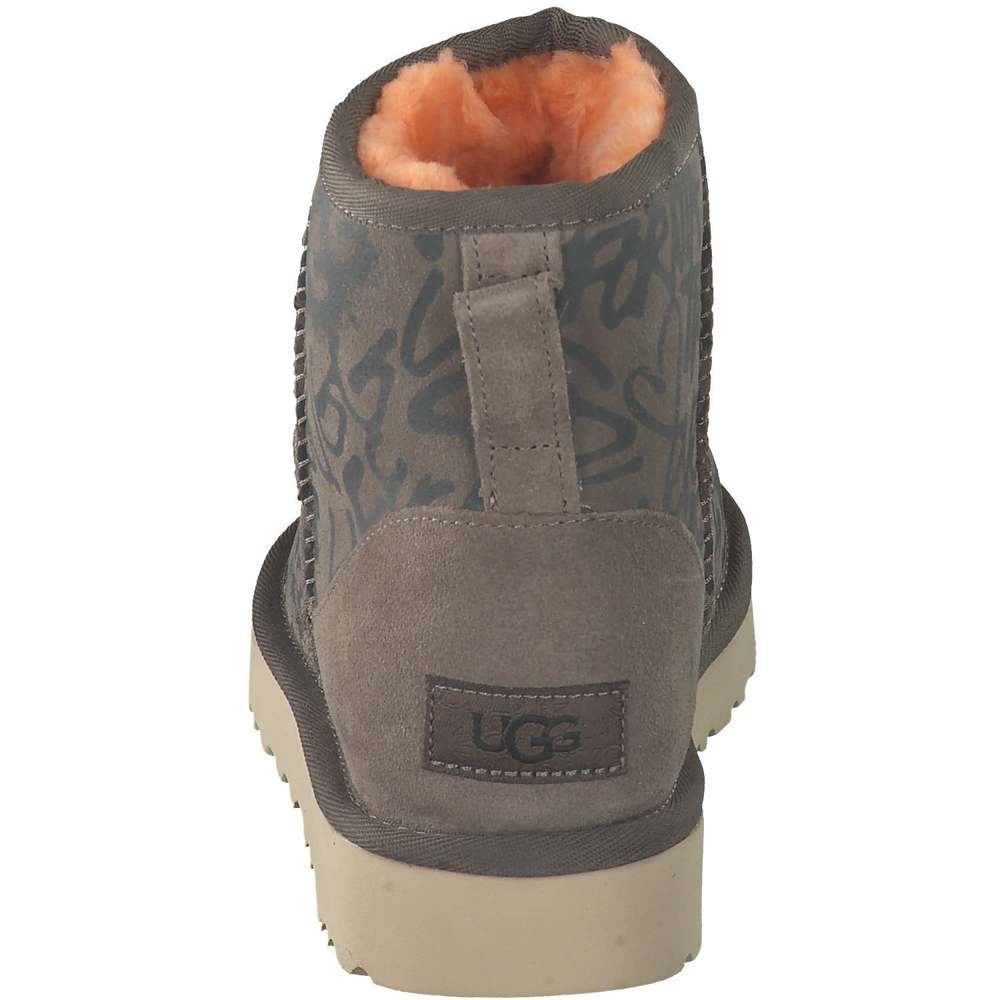 street graffiti uggs