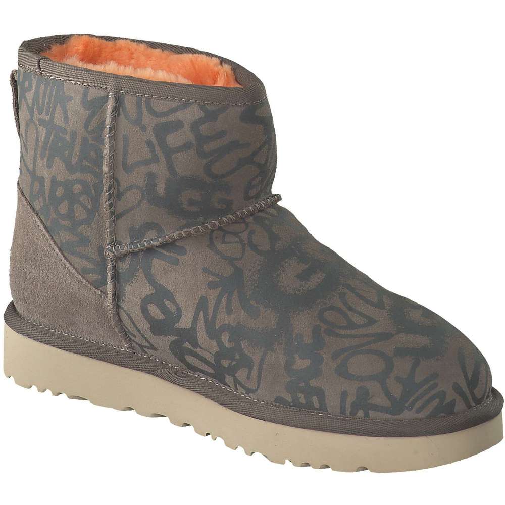 street graffiti uggs