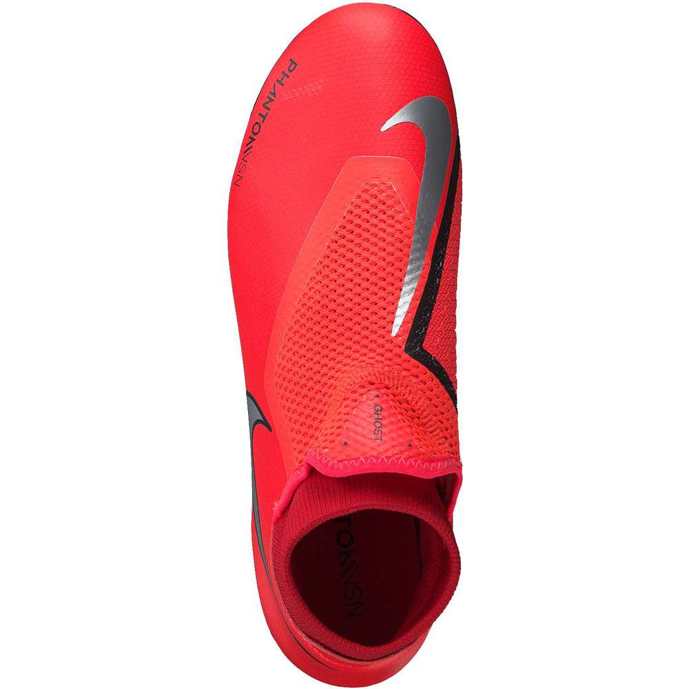 ADIDAS PREDATOR vs. NIKE PHANTOM VENOM · Cuál